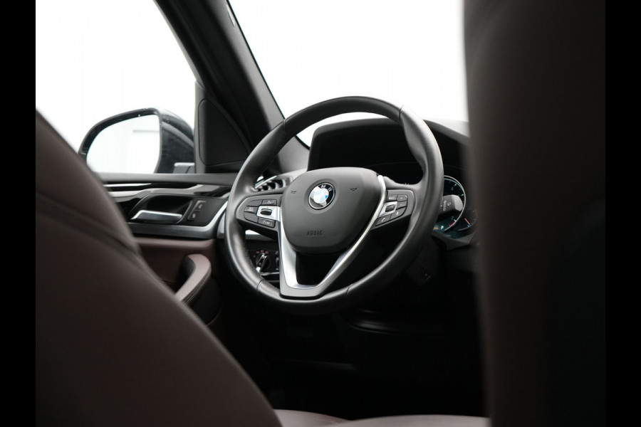 BMW X3 sDrive20i High Executive 184pk Dealer O.H. 34.624 KM | Panodak | Head Up | Camera | Lederen Sportstoelen Verwarmd | Keyless | Navigatie | Cruise Control | DAB |