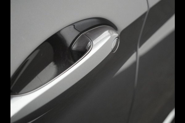 BMW X3 sDrive20i High Executive 184pk Dealer O.H. 34.624 KM | Panodak | Head Up | Camera | Lederen Sportstoelen Verwarmd | Keyless | Navigatie | Cruise Control | DAB |