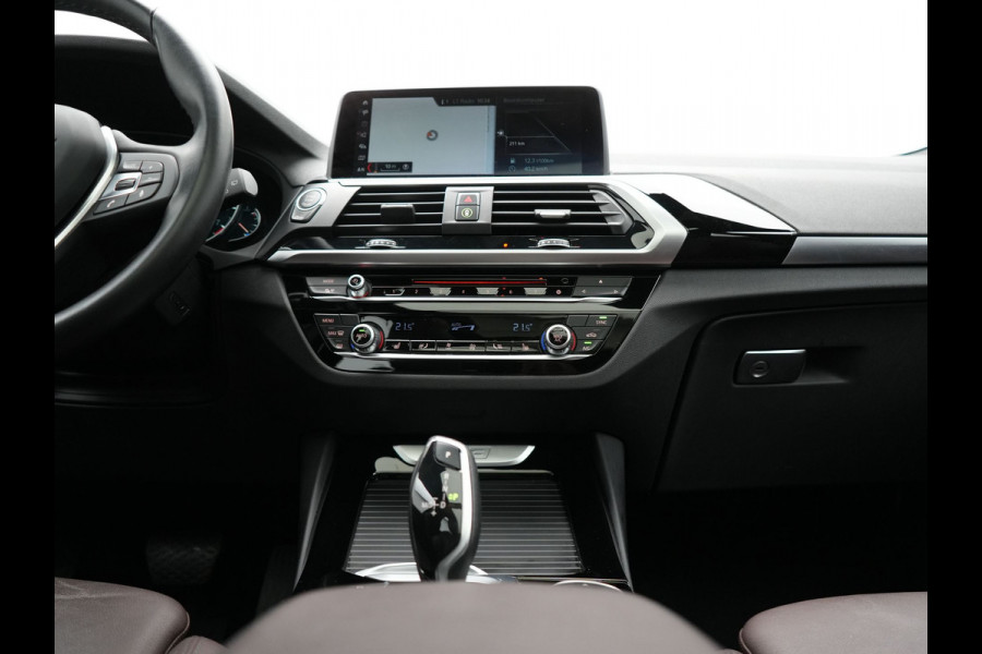BMW X3 sDrive20i High Executive 184pk Dealer O.H. 34.624 KM | Panodak | Head Up | Camera | Lederen Sportstoelen Verwarmd | Keyless | Navigatie | Cruise Control | DAB |