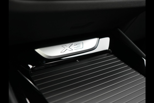 BMW X3 sDrive20i High Executive 184pk Dealer O.H. 34.624 KM | Panodak | Head Up | Camera | Lederen Sportstoelen Verwarmd | Keyless | Navigatie | Cruise Control | DAB |