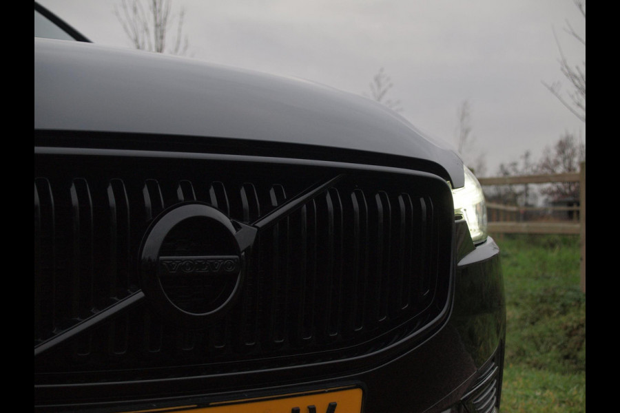 Volvo XC60 2.0 T8 Twin Engine AWD Inscription | Trekhaak | Luchtvering | Panoramadak | Black Edition |