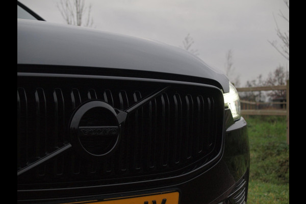 Volvo XC60 2.0 T8 Twin Engine AWD Inscription | Trekhaak | Luchtvering | Panoramadak | Black Edition |