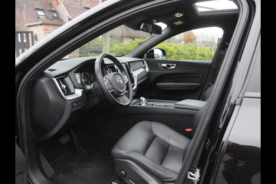 Volvo XC60 2.0 T8 Twin Engine AWD Inscription | Trekhaak | Luchtvering | Panoramadak | Black Edition |