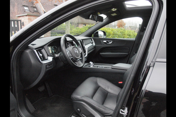 Volvo XC60 2.0 T8 Twin Engine AWD Inscription | Trekhaak | Luchtvering | Panoramadak | Black Edition |