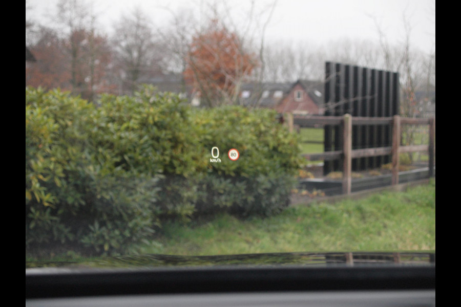 Volvo XC60 2.0 T8 Twin Engine AWD Inscription | Trekhaak | Luchtvering | Panoramadak | Black Edition |