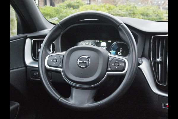 Volvo XC60 2.0 T8 Twin Engine AWD Inscription | Trekhaak | Luchtvering | Panoramadak | Black Edition |
