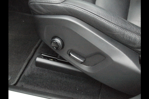 Volvo XC60 2.0 T8 Twin Engine AWD Inscription | Trekhaak | Luchtvering | Panoramadak | Black Edition |