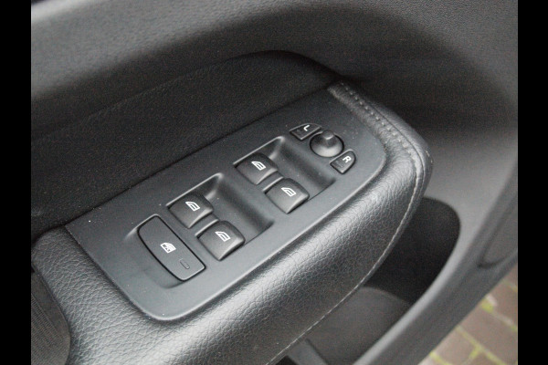 Volvo XC60 2.0 T8 Twin Engine AWD Inscription | Trekhaak | Luchtvering | Panoramadak | Black Edition |