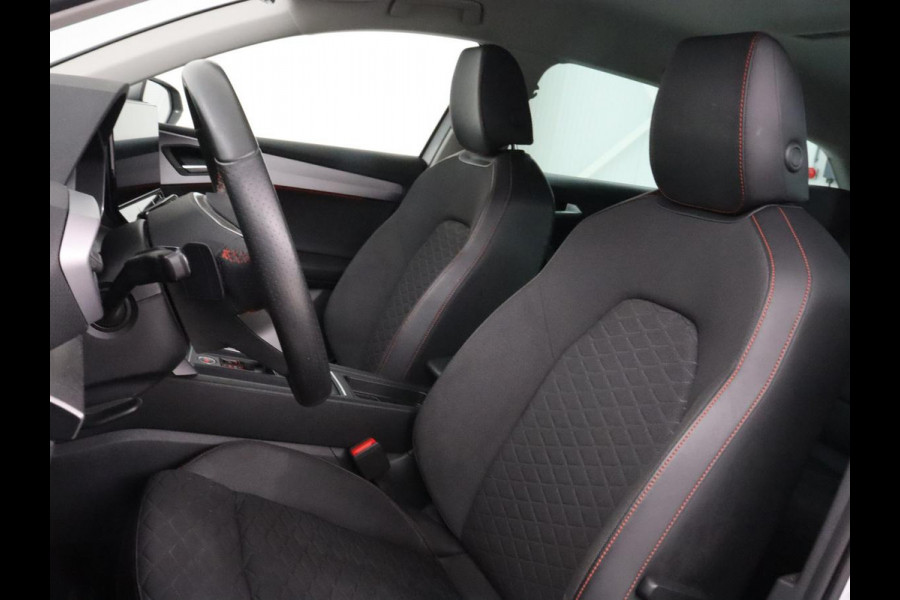 Seat Leon 1.4 e-Hybrid FR | Trekhaak | Stoelverwarming | Camera | Adaptive cruise | Carplay | Navigatie | PHEV | Plug In