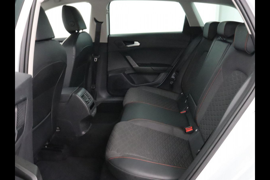 Seat Leon 1.4 e-Hybrid FR | Trekhaak | Stoelverwarming | Camera | Adaptive cruise | Carplay | Navigatie | PHEV | Plug In