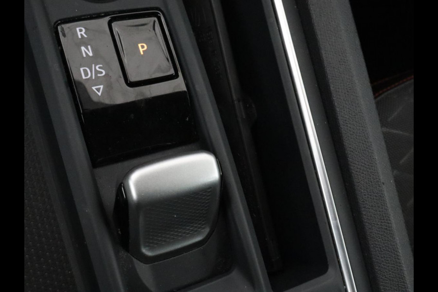 Seat Leon 1.4 e-Hybrid FR | Trekhaak | Stoelverwarming | Camera | Adaptive cruise | Carplay | Navigatie | PHEV | Plug In