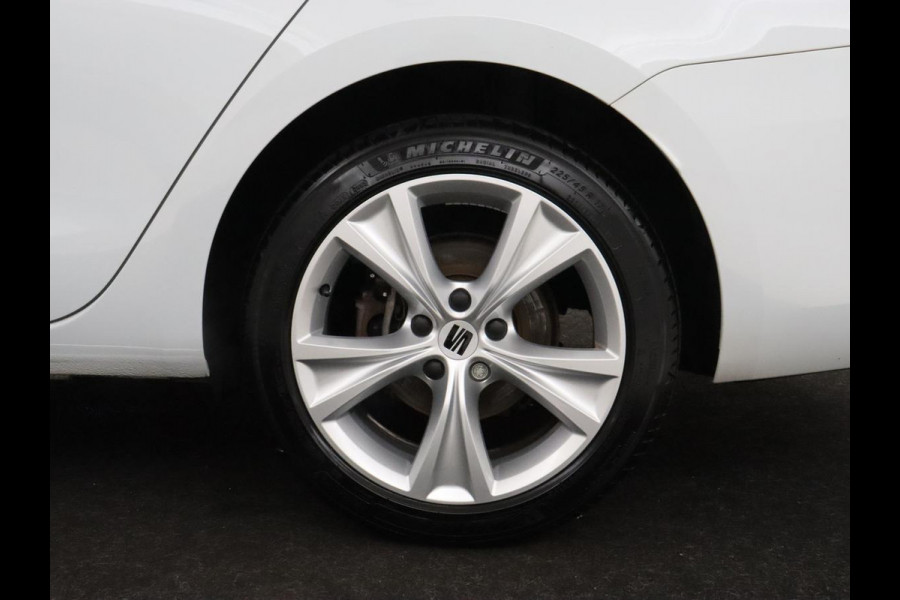 Seat Leon 1.4 e-Hybrid FR | Trekhaak | Stoelverwarming | Camera | Adaptive cruise | Carplay | Navigatie | PHEV | Plug In