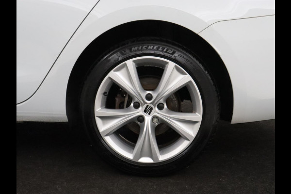 Seat Leon 1.4 e-Hybrid FR | Trekhaak | Stoelverwarming | Camera | Adaptive cruise | Carplay | Navigatie | PHEV | Plug In