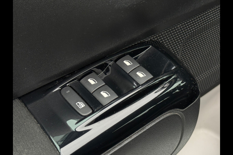 Citroën C3 1.2 PureTech Shine / Camera / Carplay / ACTIE