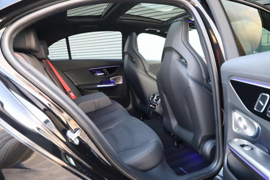 Mercedes-Benz C-Klasse AMG 63 S E Performance | 680PK | Achterasbesturing | Head-up | Keyless-go | Carbon | Schaalstoelen | Digital-light | Pano | 2024