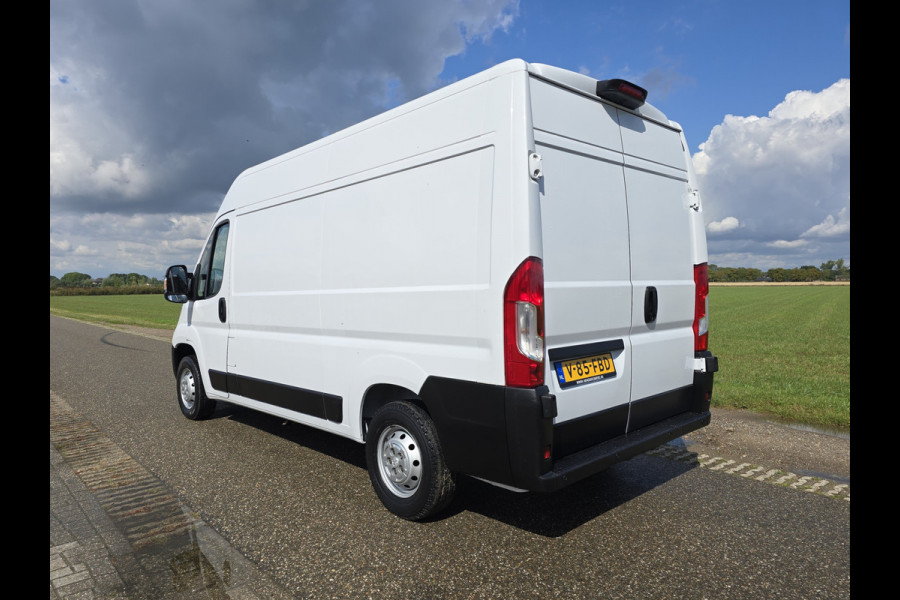 Peugeot Boxer 330 2.2 BlueHDi L2 H2 - 120 Pk - Euro 6 - Navi - ParkeerCamera - Airco - Cruise Control
