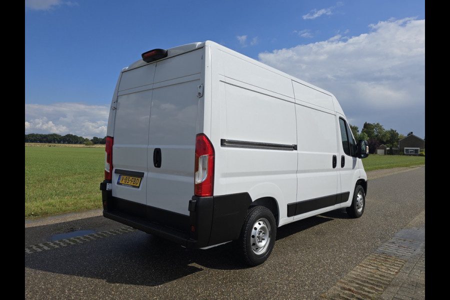Peugeot Boxer 330 2.2 BlueHDi L2 H2 - 120 Pk - Euro 6 - Navi - ParkeerCamera - Airco - Cruise Control