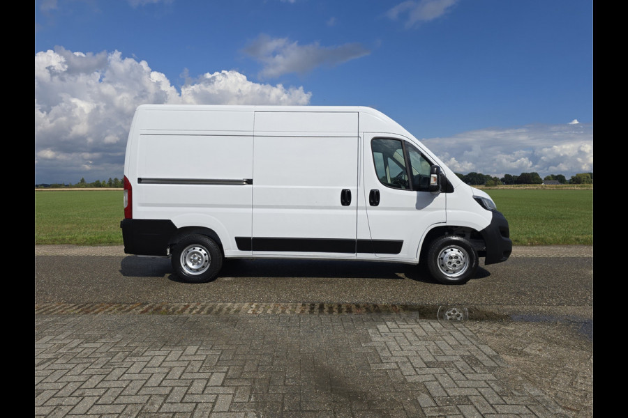 Peugeot Boxer 330 2.2 BlueHDi L2 H2 - 120 Pk - Euro 6 - Navi - ParkeerCamera - Airco - Cruise Control