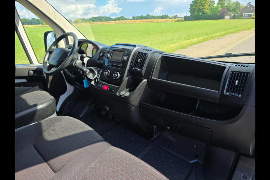 Peugeot Boxer 330 2.2 BlueHDi L2 H2 - 120 Pk - Euro 6 - Navi - ParkeerCamera - Airco - Cruise Control