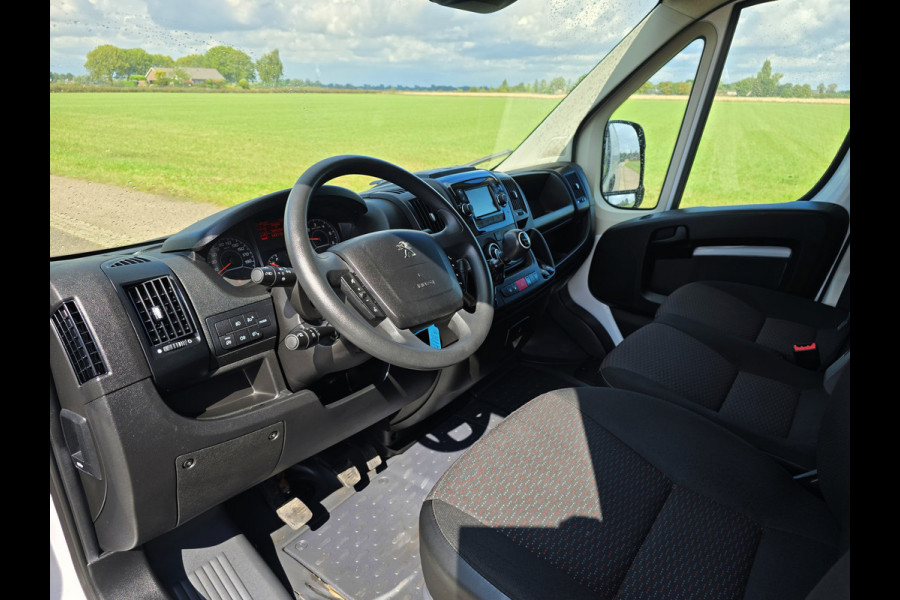 Peugeot Boxer 330 2.2 BlueHDi L2 H2 - 120 Pk - Euro 6 - Navi - ParkeerCamera - Airco - Cruise Control
