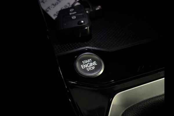 Volkswagen T-Roc 1.5 TSI 3X R-LINE | PANO | VIRTUAL | IQ LED | LEDER | VOL!