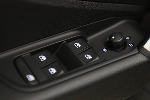 Audi Q2 35 TFSI S Edition CARPLAY/STOELVERWARMING/CAM/NAVI/PARKHULP/VOL