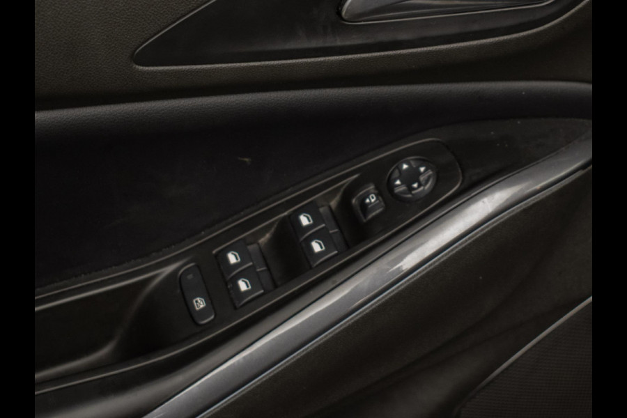 Opel Grandland X 1.2 Turbo Business Executive Sport (APPLE CARPLAY,NAVI,CAMERA,CLIMATE,CRUISE,PDC,TREKHAAK,SPORTSTOELEN,LM VELGEN)