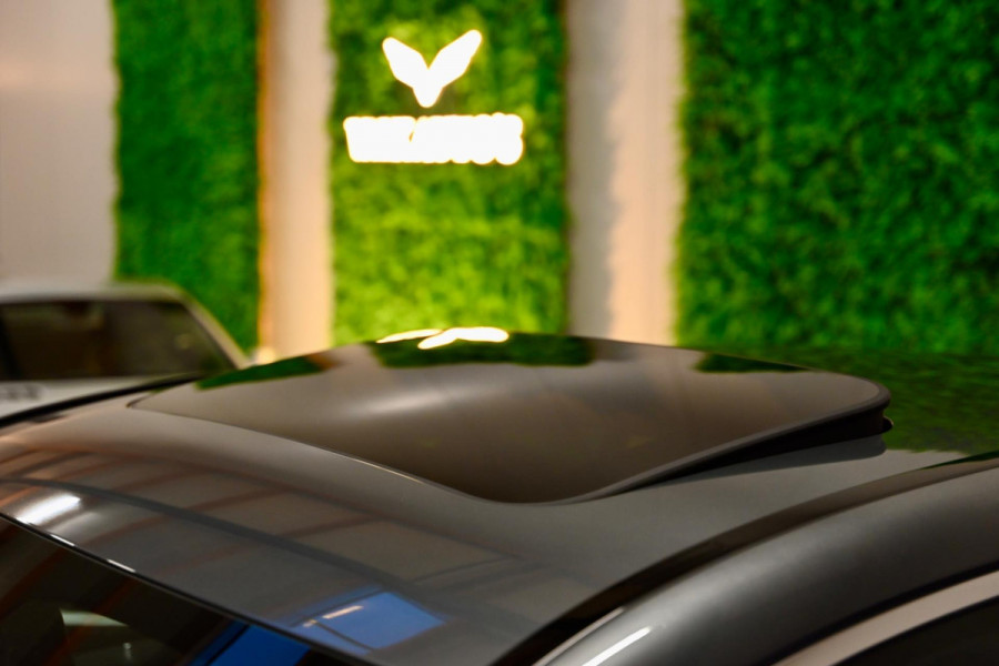 Mercedes-Benz EQC 400 4MATIC AMG 80 kWh - Memory - Distronic - 360 Camera - Schuifdak - Burmester - Trekhaak -