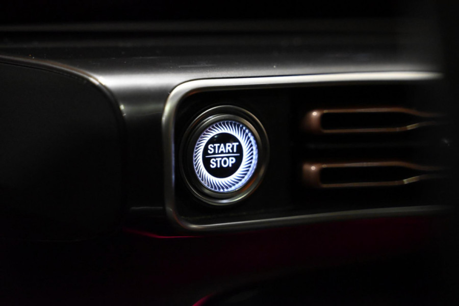 Mercedes-Benz EQC 400 4MATIC AMG 80 kWh - Memory - Distronic - 360 Camera - Schuifdak - Burmester - Trekhaak -