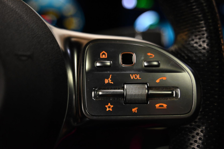 Mercedes-Benz EQC 400 4MATIC AMG 80 kWh - Memory - Distronic - 360 Camera - Schuifdak - Burmester - Trekhaak -