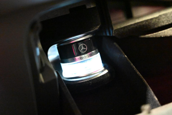 Mercedes-Benz EQC 400 4MATIC AMG 80 kWh - Memory - Distronic - 360 Camera - Schuifdak - Burmester - Trekhaak -