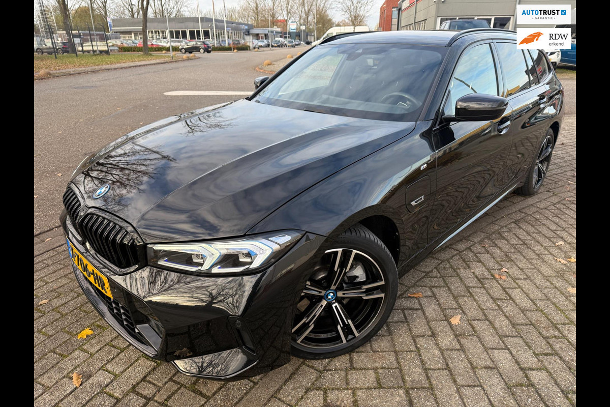 BMW 3 Serie Touring 330e 2023 M-SPORT PHEV HYBRID 293PK ACC LEDER LUXE LED