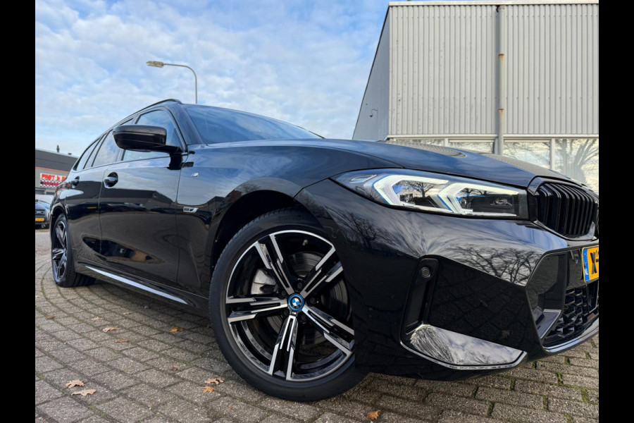 BMW 3 Serie Touring 330e 2023 M-SPORT PHEV HYBRID 293PK ACC LEDER LUXE LED