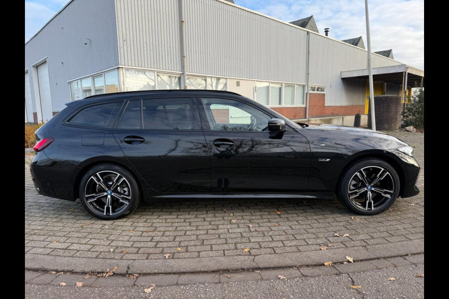 BMW 3 Serie Touring 330e 2023 M-SPORT PHEV HYBRID 293PK ACC LEDER LUXE LED