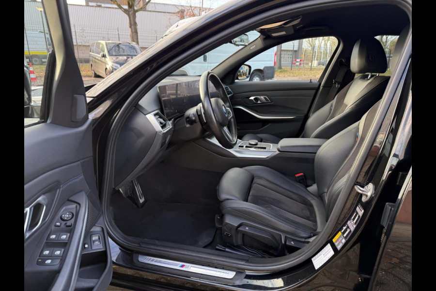 BMW 3 Serie Touring 330e 2023 M-SPORT PHEV HYBRID 293PK ACC LEDER LUXE LED