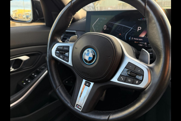 BMW 3 Serie Touring 330e 2023 M-SPORT PHEV HYBRID 293PK ACC LEDER LUXE LED