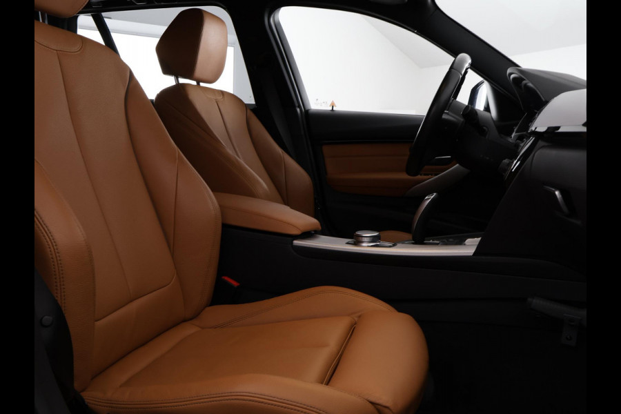 BMW 3 Serie Touring 318i M Sport Corporate Lease Automaat | Navigatie | Leder | Trekhaak |
