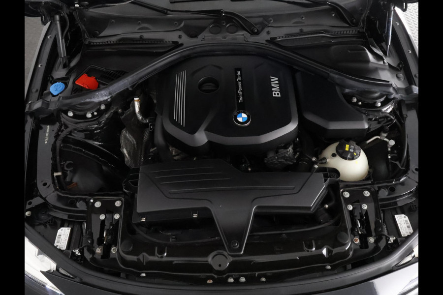 BMW 3 Serie Touring 318i M Sport Corporate Lease Automaat | Navigatie | Leder | Trekhaak |