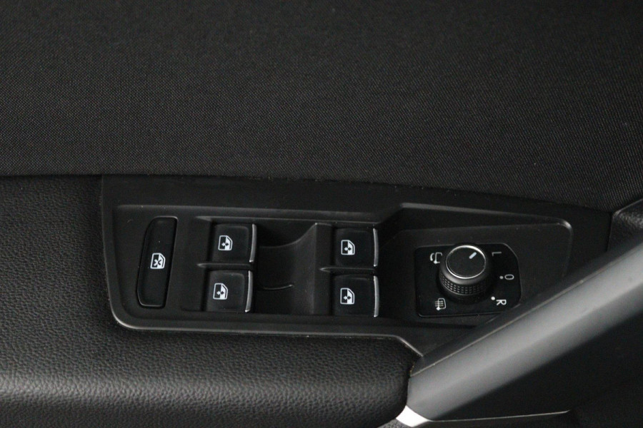 Volkswagen Tiguan Allspace 1.5 TSI Highline Business R 7p. (PANORAMADAK, ELEKT. WEGKLAPBARE TREKHAAK, STOELVERWARMING)