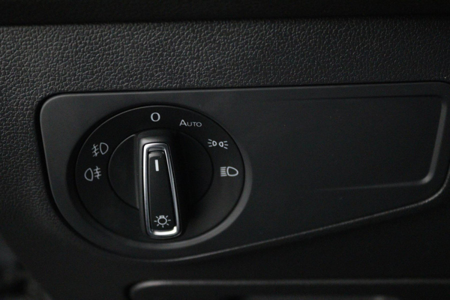 Volkswagen Tiguan Allspace 1.5 TSI Highline Business R 7p. (PANORAMADAK, ELEKT. WEGKLAPBARE TREKHAAK, STOELVERWARMING)