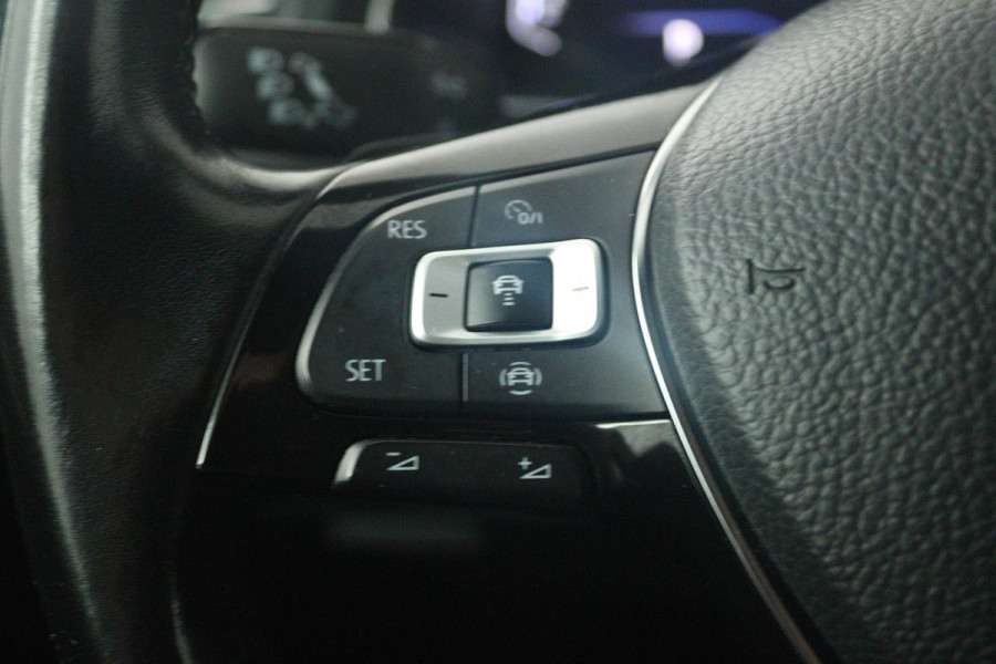 Volkswagen Tiguan Allspace 1.5 TSI Highline Business R 7p. (PANORAMADAK, ELEKT. WEGKLAPBARE TREKHAAK, STOELVERWARMING)