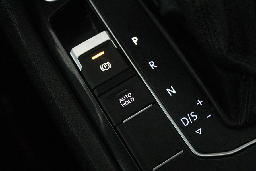 Volkswagen Tiguan Allspace 1.5 TSI Highline Business R 7p. (PANORAMADAK, ELEKT. WEGKLAPBARE TREKHAAK, STOELVERWARMING)