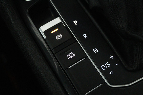 Volkswagen Tiguan Allspace 1.5 TSI Highline Business R 7p. (PANORAMADAK, ELEKT. WEGKLAPBARE TREKHAAK, STOELVERWARMING)