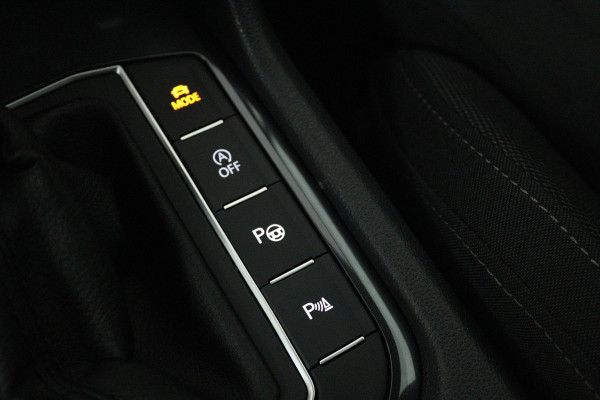 Volkswagen Tiguan Allspace 1.5 TSI Highline Business R 7p. (PANORAMADAK, ELEKT. WEGKLAPBARE TREKHAAK, STOELVERWARMING)