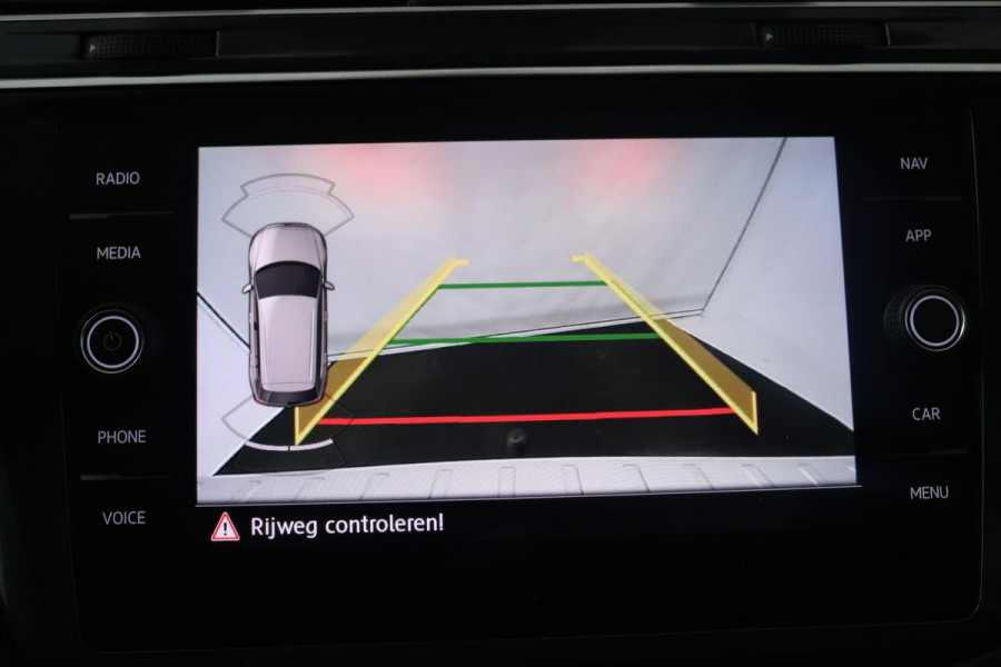 Volkswagen Tiguan Allspace 1.5 TSI Highline Business R 7p. (PANORAMADAK, ELEKT. WEGKLAPBARE TREKHAAK, STOELVERWARMING)