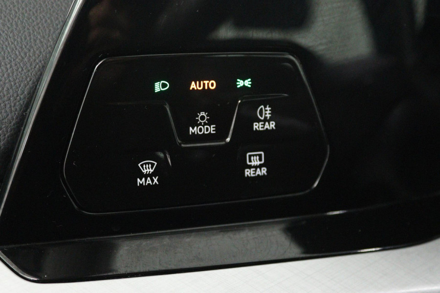 Volkswagen Golf Variant 1.0 eTSI Sport (AUTOMAAT, NAVIGATIE, PARKEERSENSOREN, GOED ONDERHOUDEN)