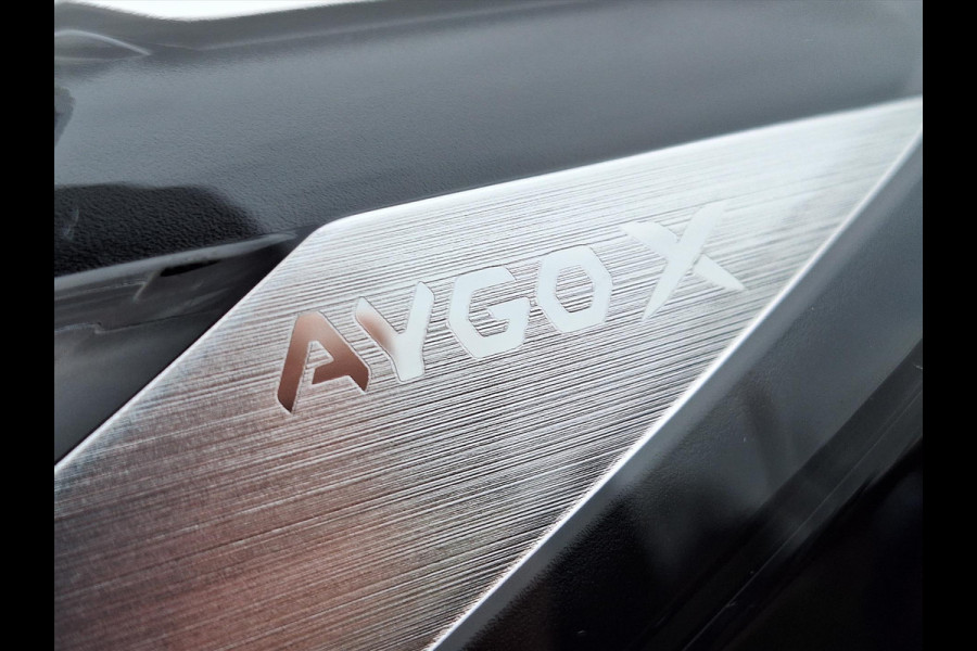 Toyota Aygo X 1.0 VVT-i S-CVT Pulse Automaat | Eerste eigenaar, Bi-Tone, Apple CarPlay/Android auto, Climate control, November 2024
