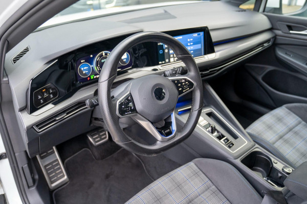 Volkswagen Golf 1.4 eHybrid GTE | Prijs rijklaar incl. 12 mnd garantie |Navi Rode remklauwen Carplay Ledverlichting