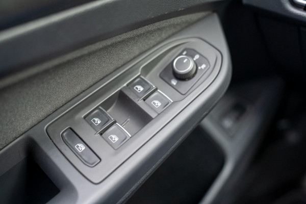 Volkswagen Golf 1.4 eHybrid GTE | Prijs rijklaar incl. 12 mnd garantie |Navi Rode remklauwen Carplay Ledverlichting