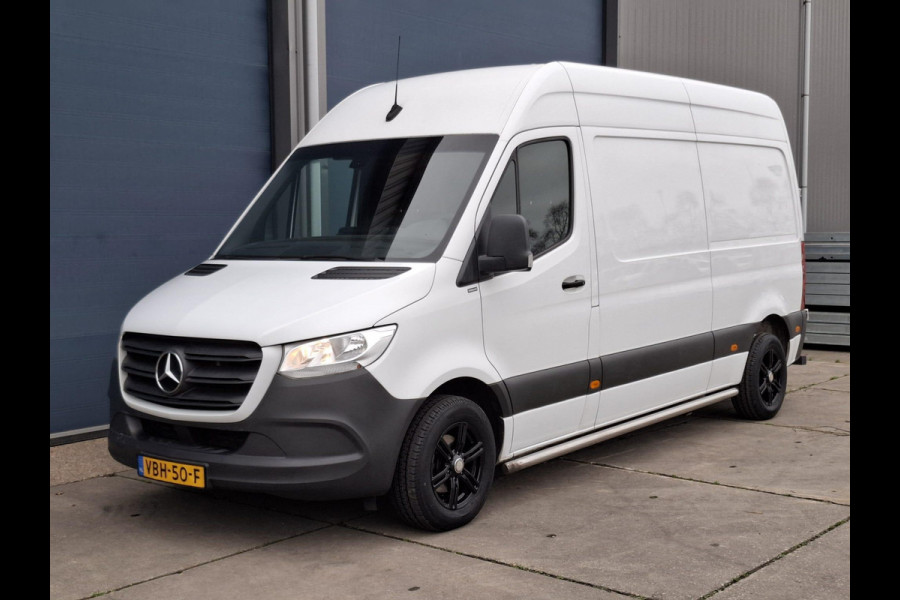 Mercedes-Benz Sprinter 211 2.2 CDI L2H2 AUTOMAAT / TREKHAAK / NAVI / EURO 6 / CARPLAY
